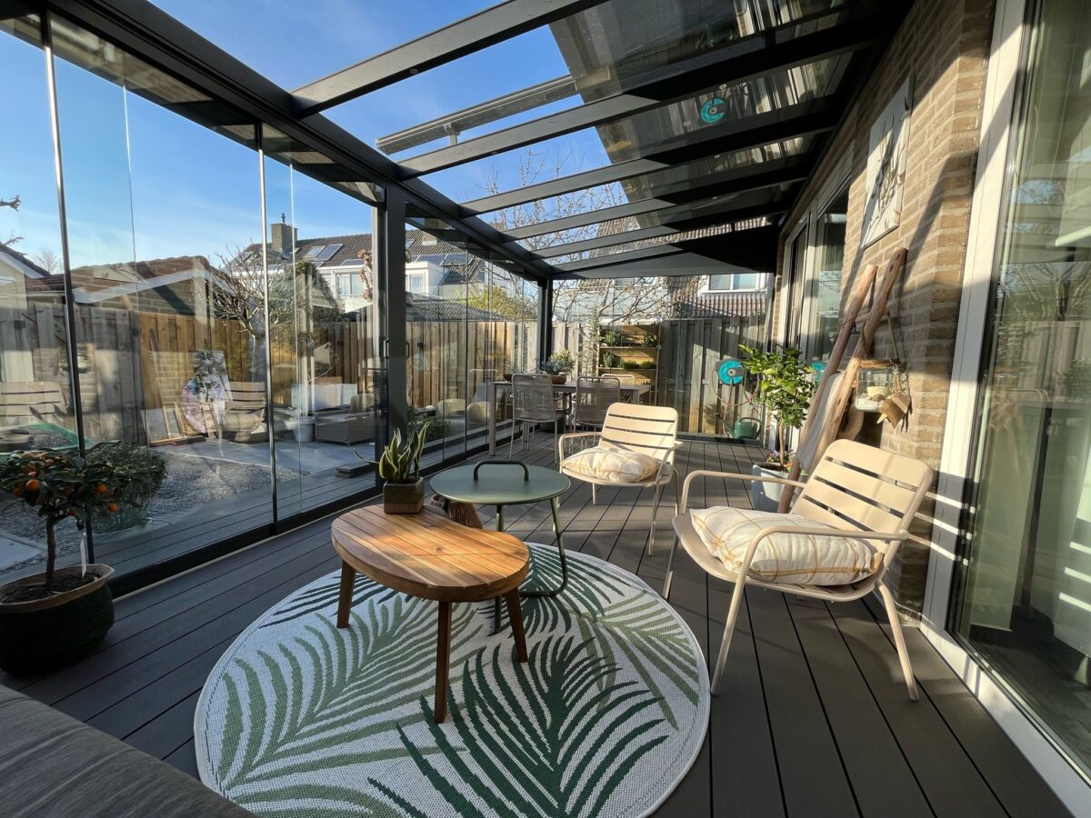 Moderne aluminium veranda met glazen schuifwanden Apeldoorn